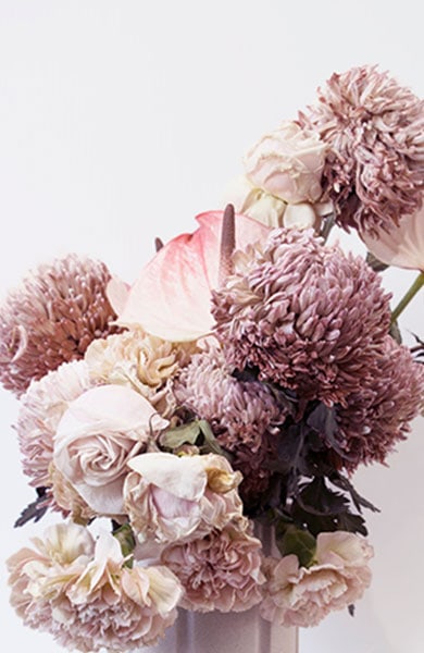 A vase filled with pink flowers, adding a touch of elegance and beauty to any room.